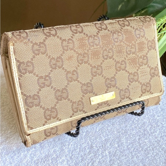 Gucci Handbags - Gucci monogram, GG, long bifold kisslock wallet. PROJECT WALLET.